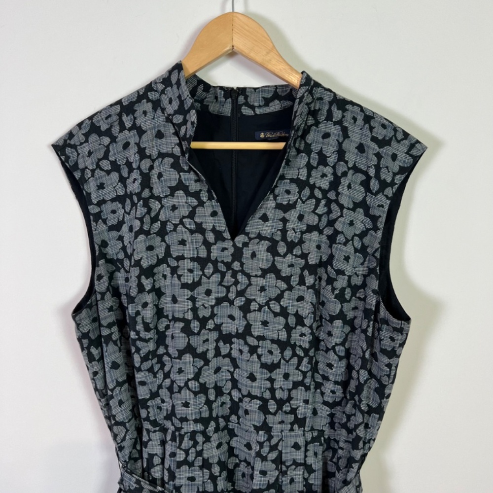 Brooks Brothers Black and Gray Floral Print Pleated Dress - Picture 4 of 11
